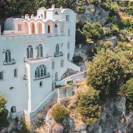 Πανσιόν La Rondinaia 4*