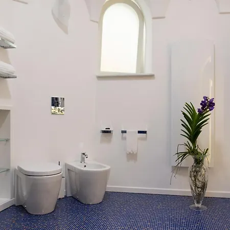 Gasthuis La Rondinaia 4*