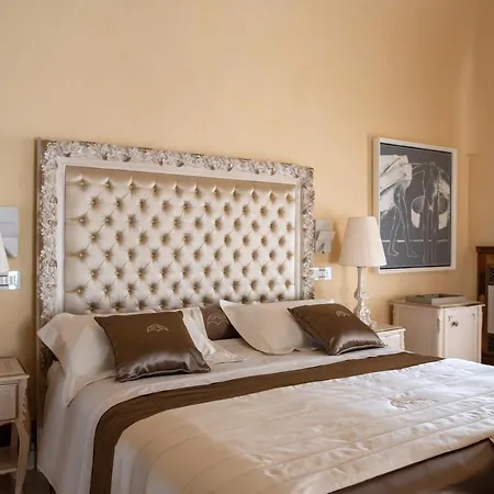 Gasthuis La Rondinaia 4*