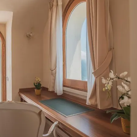 Πανσιόν La Rondinaia Ραβέλλο